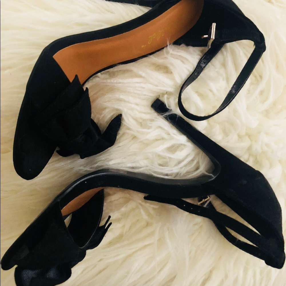 Black open toe bow heels